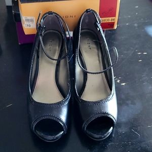 Fioni Black "Jem" peeptoe heels size 10